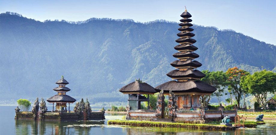 ulundanu-beratan-temple-on-the-lake-tour